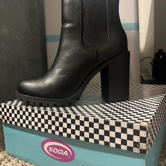 Boots - Picture 3 of 4